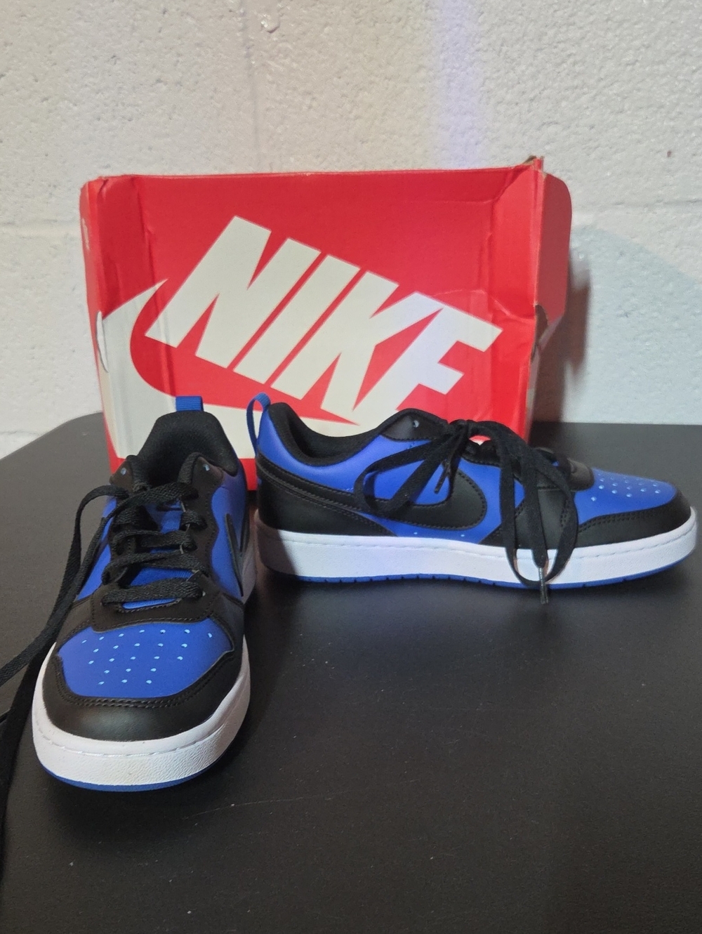 Nike Kids Black and Blue Low-Top Sneakers